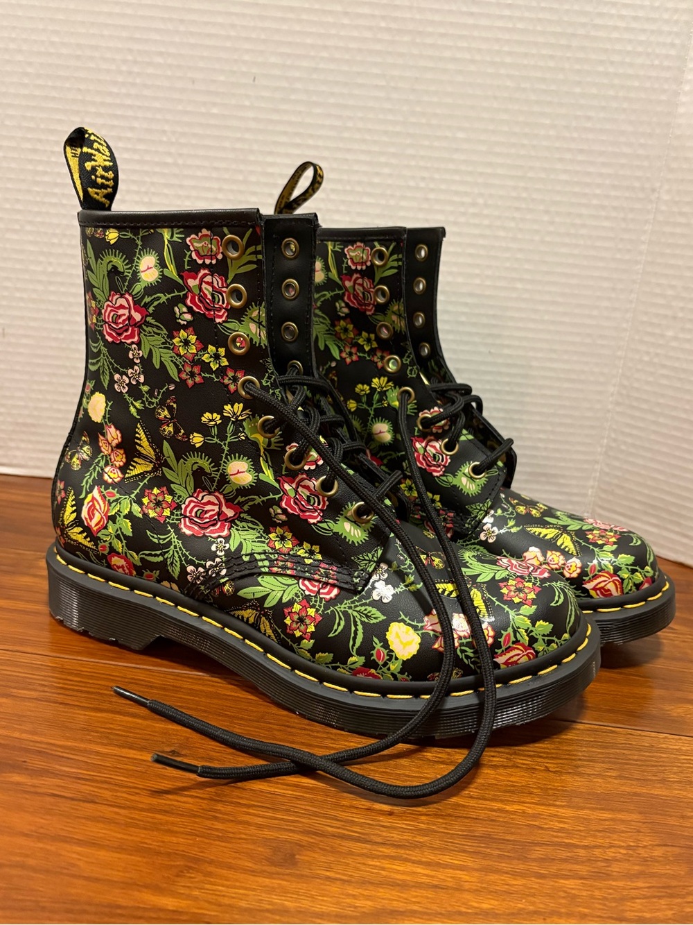 Dr. Martens 1460 Wanderlust Floral Butterfly 8-Eye Boots Women's Size 9 - Picture 5 of 5